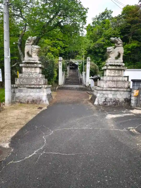 諸山積神社の{uncategorized: "未分類", other: "その他", undefined: "問題あり", building: "その他建物", grave: "お墓", sacred_gate: "鳥居", guardian: "狛犬", statue: "像", buddha: "仏像", history: "歴史", nature: "自然", garden: "庭園", animal: "動物", pagoda: "塔", temizu: "手水舎", mountain_gate: "山門・神門", sanctuary: "本殿・本堂", subordinate: "末社・摂社", art: "芸術", scenery: "景色", jizo: "地蔵", ema: "絵馬", goshuin: "御朱印", omikuji: "おみくじ", items: "授与品その他", amulet: "お守り", goshuincho: "御朱印帳", eats: "食事", festival: "お祭り", votive_dance: "神楽", shichigosan: "七五三参", wedding: "結婚式", experience: "体験その他", initially: "初詣", around: "周辺", anti_infection: "感染症対策"}