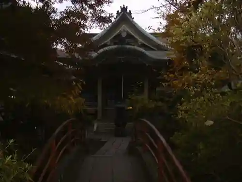 井の頭弁財天（大盛寺）の本殿・本堂