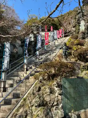 建長寺 半僧坊の{uncategorized: "未分類", other: "その他", undefined: "問題あり", building: "その他建物", grave: "お墓", sacred_gate: "鳥居", guardian: "狛犬", statue: "像", buddha: "仏像", history: "歴史", nature: "自然", garden: "庭園", animal: "動物", pagoda: "塔", temizu: "手水舎", mountain_gate: "山門・神門", sanctuary: "本殿・本堂", subordinate: "末社・摂社", art: "芸術", scenery: "景色", jizo: "地蔵", ema: "絵馬", goshuin: "御朱印", omikuji: "おみくじ", items: "授与品その他", amulet: "お守り", goshuincho: "御朱印帳", eats: "食事", festival: "お祭り", votive_dance: "神楽", shichigosan: "七五三参", wedding: "結婚式", experience: "体験その他", initially: "初詣", around: "周辺", anti_infection: "感染症対策"}