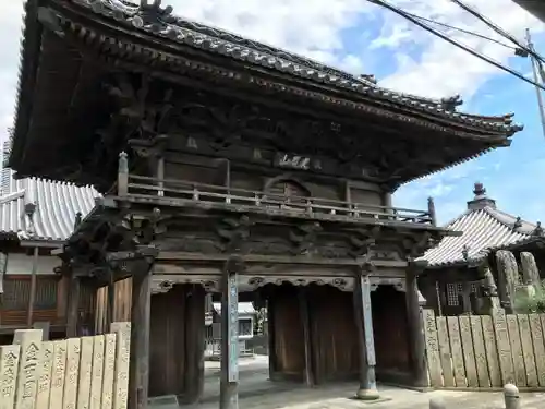 観音寺の山門