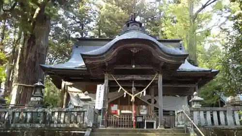 近津神社の本殿