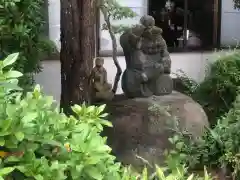 荒井神社の像