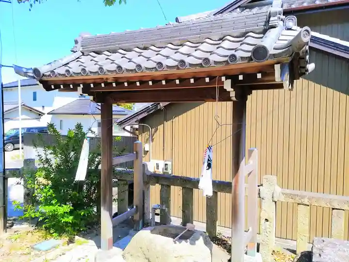 浪寄社の手水舎