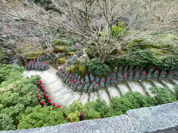 大聖院の{uncategorized: "未分類", other: "その他", undefined: "問題あり", building: "その他建物", grave: "お墓", sacred_gate: "鳥居", guardian: "狛犬", statue: "像", buddha: "仏像", history: "歴史", nature: "自然", garden: "庭園", animal: "動物", pagoda: "塔", temizu: "手水舎", mountain_gate: "山門・神門", sanctuary: "本殿・本堂", subordinate: "末社・摂社", art: "芸術", scenery: "景色", jizo: "地蔵", ema: "絵馬", goshuin: "御朱印", omikuji: "おみくじ", items: "授与品その他", amulet: "お守り", goshuincho: "御朱印帳", eats: "食事", festival: "お祭り", votive_dance: "神楽", shichigosan: "七五三参", wedding: "結婚式", experience: "体験その他", initially: "初詣", around: "周辺", anti_infection: "感染症対策"}