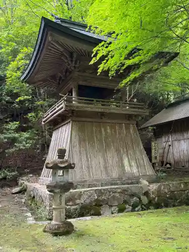 瑠璃寺の{uncategorized: "未分類", other: "その他", undefined: "問題あり", building: "その他建物", grave: "お墓", sacred_gate: "鳥居", guardian: "狛犬", statue: "像", buddha: "仏像", history: "歴史", nature: "自然", garden: "庭園", animal: "動物", pagoda: "塔", temizu: "手水舎", mountain_gate: "山門・神門", sanctuary: "本殿・本堂", subordinate: "末社・摂社", art: "芸術", scenery: "景色", jizo: "地蔵", ema: "絵馬", goshuin: "御朱印", omikuji: "おみくじ", items: "授与品その他", amulet: "お守り", goshuincho: "御朱印帳", eats: "食事", festival: "お祭り", votive_dance: "神楽", shichigosan: "七五三参", wedding: "結婚式", experience: "体験その他", initially: "初詣", around: "周辺", anti_infection: "感染症対策"}