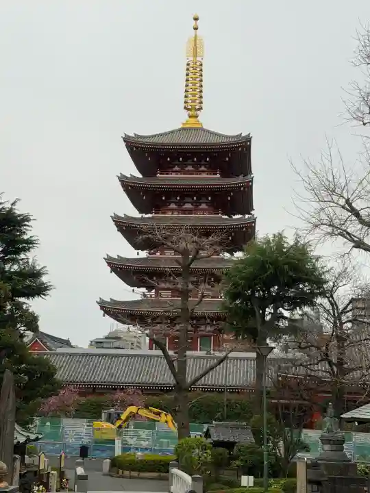 浅草寺の{uncategorized: "未分類", other: "その他", undefined: "問題あり", building: "その他建物", grave: "お墓", sacred_gate: "鳥居", guardian: "狛犬", statue: "像", buddha: "仏像", history: "歴史", nature: "自然", garden: "庭園", animal: "動物", pagoda: "塔", temizu: "手水舎", mountain_gate: "山門・神門", sanctuary: "本殿・本堂", subordinate: "末社・摂社", art: "芸術", scenery: "景色", jizo: "地蔵", ema: "絵馬", goshuin: "御朱印", omikuji: "おみくじ", items: "授与品その他", amulet: "お守り", goshuincho: "御朱印帳", eats: "食事", festival: "お祭り", votive_dance: "神楽", shichigosan: "七五三参", wedding: "結婚式", experience: "体験その他", initially: "初詣", around: "周辺", anti_infection: "感染症対策"}