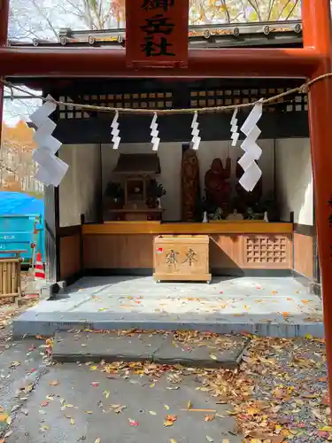 新屋山神社の末社・摂社