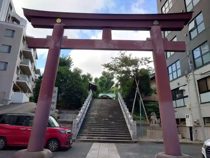 白金氷川神社の鳥居