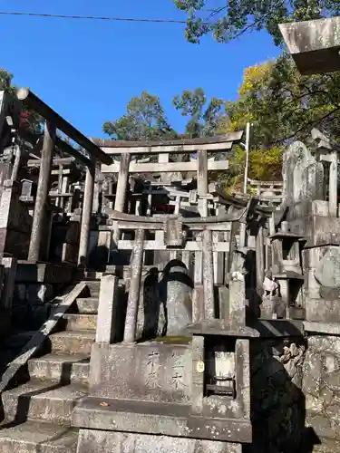 伏見稲荷大社二ノ峰（中之社神蹟・青木大神）(京都府)