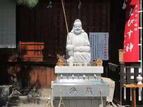 西宮神社の像