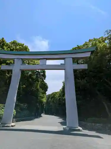 福岡縣護國神社の{uncategorized: "未分類", other: "その他", undefined: "問題あり", building: "その他建物", grave: "お墓", sacred_gate: "鳥居", guardian: "狛犬", statue: "像", buddha: "仏像", history: "歴史", nature: "自然", garden: "庭園", animal: "動物", pagoda: "塔", temizu: "手水舎", mountain_gate: "山門・神門", sanctuary: "本殿・本堂", subordinate: "末社・摂社", art: "芸術", scenery: "景色", jizo: "地蔵", ema: "絵馬", goshuin: "御朱印", omikuji: "おみくじ", items: "授与品その他", amulet: "お守り", goshuincho: "御朱印帳", eats: "食事", festival: "お祭り", votive_dance: "神楽", shichigosan: "七五三参", wedding: "結婚式", experience: "体験その他", initially: "初詣", around: "周辺", anti_infection: "感染症対策"}