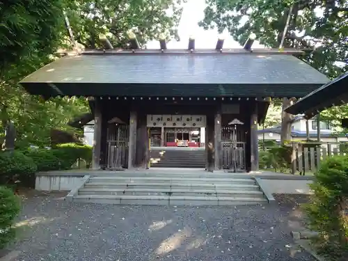 本輪西八幡神社の山門・神門
