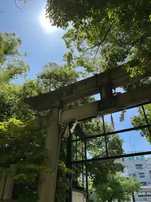 素盞烏尊神社の{uncategorized: "未分類", other: "その他", undefined: "問題あり", building: "その他建物", grave: "お墓", sacred_gate: "鳥居", guardian: "狛犬", statue: "像", buddha: "仏像", history: "歴史", nature: "自然", garden: "庭園", animal: "動物", pagoda: "塔", temizu: "手水舎", mountain_gate: "山門・神門", sanctuary: "本殿・本堂", subordinate: "末社・摂社", art: "芸術", scenery: "景色", jizo: "地蔵", ema: "絵馬", goshuin: "御朱印", omikuji: "おみくじ", items: "授与品その他", amulet: "お守り", goshuincho: "御朱印帳", eats: "食事", festival: "お祭り", votive_dance: "神楽", shichigosan: "七五三参", wedding: "結婚式", experience: "体験その他", initially: "初詣", around: "周辺", anti_infection: "感染症対策"}