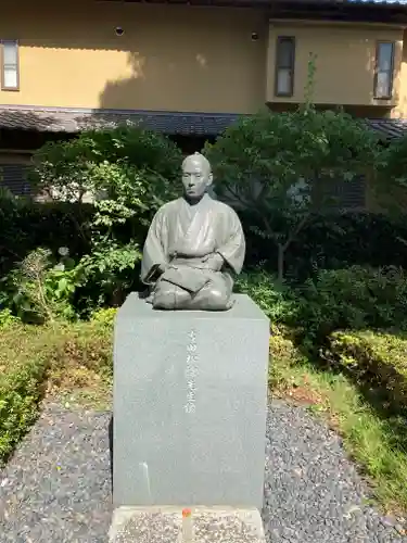 松陰神社の像