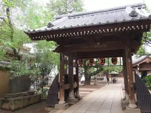 新井薬師（梅照院）の山門・神門