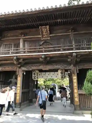 霊山寺の山門