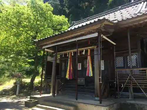 新羅神社の本殿・本堂