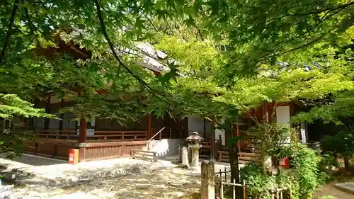 伊勢寺の庭園