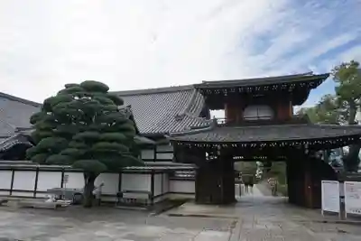 大谷本廟の山門・神門