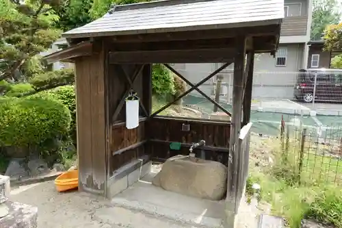 殿岡神社の手水