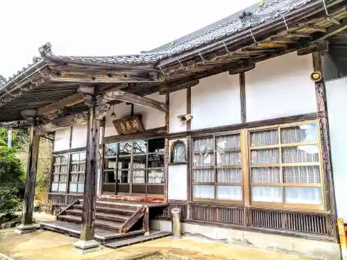 洞林寺の本殿・本堂