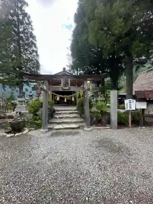 高椅神社の{uncategorized: "未分類", other: "その他", undefined: "問題あり", building: "その他建物", grave: "お墓", sacred_gate: "鳥居", guardian: "狛犬", statue: "像", buddha: "仏像", history: "歴史", nature: "自然", garden: "庭園", animal: "動物", pagoda: "塔", temizu: "手水舎", mountain_gate: "山門・神門", sanctuary: "本殿・本堂", subordinate: "末社・摂社", art: "芸術", scenery: "景色", jizo: "地蔵", ema: "絵馬", goshuin: "御朱印", omikuji: "おみくじ", items: "授与品その他", amulet: "お守り", goshuincho: "御朱印帳", eats: "食事", festival: "お祭り", votive_dance: "神楽", shichigosan: "七五三参", wedding: "結婚式", experience: "体験その他", initially: "初詣", around: "周辺", anti_infection: "感染症対策"}