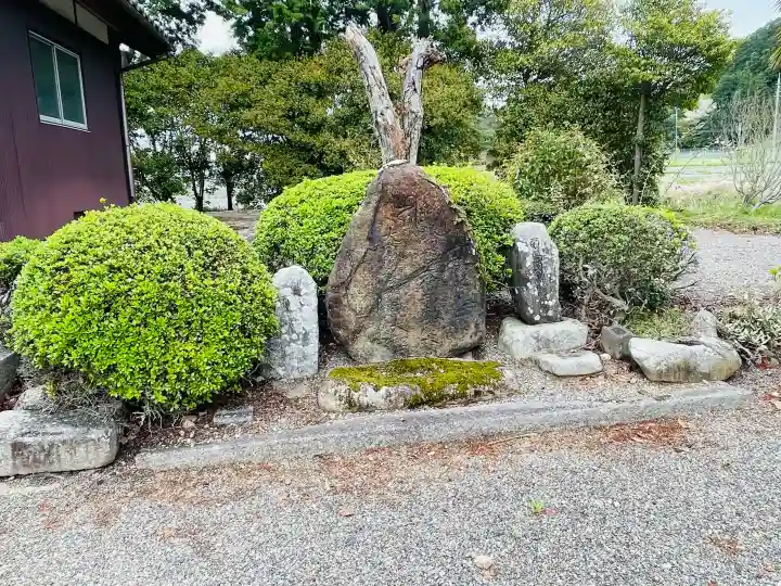 佛性寺の{uncategorized: "未分類", other: "その他", undefined: "問題あり", building: "その他建物", grave: "お墓", sacred_gate: "鳥居", guardian: "狛犬", statue: "像", buddha: "仏像", history: "歴史", nature: "自然", garden: "庭園", animal: "動物", pagoda: "塔", temizu: "手水舎", mountain_gate: "山門・神門", sanctuary: "本殿・本堂", subordinate: "末社・摂社", art: "芸術", scenery: "景色", jizo: "地蔵", ema: "絵馬", goshuin: "御朱印", omikuji: "おみくじ", items: "授与品その他", amulet: "お守り", goshuincho: "御朱印帳", eats: "食事", festival: "お祭り", votive_dance: "神楽", shichigosan: "七五三参", wedding: "結婚式", experience: "体験その他", initially: "初詣", around: "周辺", anti_infection: "感染症対策"}