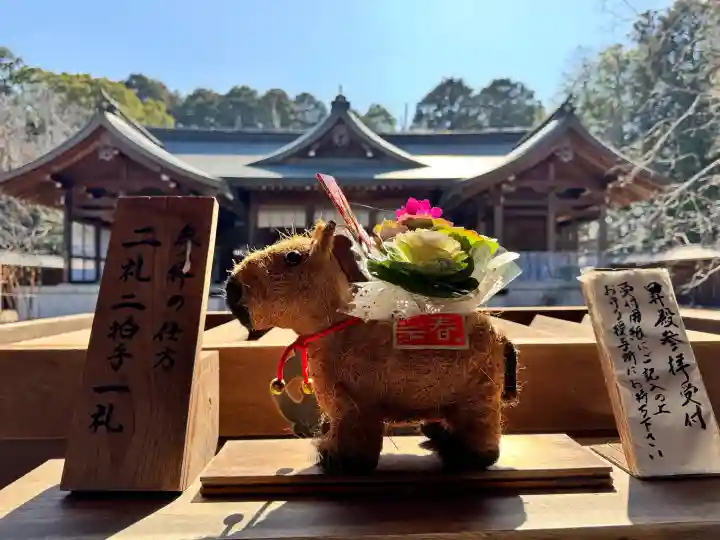吉野神宮の{uncategorized: "未分類", other: "その他", undefined: "問題あり", building: "その他建物", grave: "お墓", sacred_gate: "鳥居", guardian: "狛犬", statue: "像", buddha: "仏像", history: "歴史", nature: "自然", garden: "庭園", animal: "動物", pagoda: "塔", temizu: "手水舎", mountain_gate: "山門・神門", sanctuary: "本殿・本堂", subordinate: "末社・摂社", art: "芸術", scenery: "景色", jizo: "地蔵", ema: "絵馬", goshuin: "御朱印", omikuji: "おみくじ", items: "授与品その他", amulet: "お守り", goshuincho: "御朱印帳", eats: "食事", festival: "お祭り", votive_dance: "神楽", shichigosan: "七五三参", wedding: "結婚式", experience: "体験その他", initially: "初詣", around: "周辺", anti_infection: "感染症対策"}
