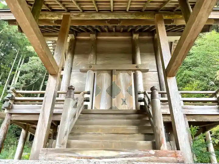 菟上神社の本殿・本堂