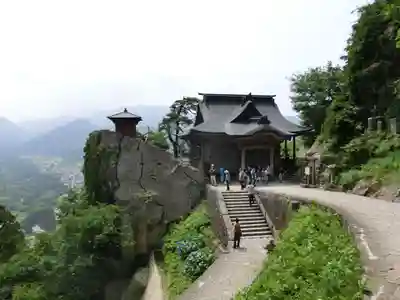 宝珠山 立石寺の本殿・本堂