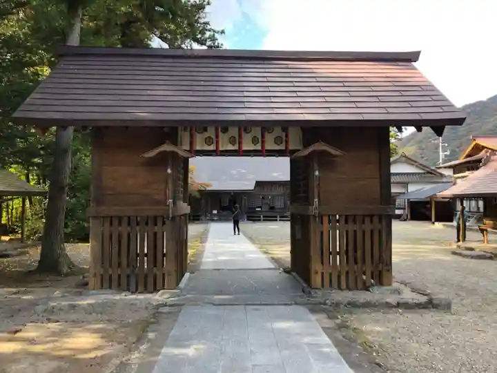須佐神社の山門・神門