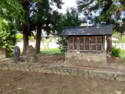 養蚕神社の{uncategorized: "未分類", other: "その他", undefined: "問題あり", building: "その他建物", grave: "お墓", sacred_gate: "鳥居", guardian: "狛犬", statue: "像", buddha: "仏像", history: "歴史", nature: "自然", garden: "庭園", animal: "動物", pagoda: "塔", temizu: "手水舎", mountain_gate: "山門・神門", sanctuary: "本殿・本堂", subordinate: "末社・摂社", art: "芸術", scenery: "景色", jizo: "地蔵", ema: "絵馬", goshuin: "御朱印", omikuji: "おみくじ", items: "授与品その他", amulet: "お守り", goshuincho: "御朱印帳", eats: "食事", festival: "お祭り", votive_dance: "神楽", shichigosan: "七五三参", wedding: "結婚式", experience: "体験その他", initially: "初詣", around: "周辺", anti_infection: "感染症対策"}