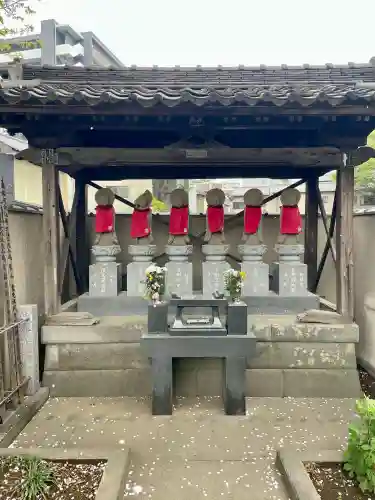蓮馨寺の{uncategorized: "未分類", other: "その他", undefined: "問題あり", building: "その他建物", grave: "お墓", sacred_gate: "鳥居", guardian: "狛犬", statue: "像", buddha: "仏像", history: "歴史", nature: "自然", garden: "庭園", animal: "動物", pagoda: "塔", temizu: "手水舎", mountain_gate: "山門・神門", sanctuary: "本殿・本堂", subordinate: "末社・摂社", art: "芸術", scenery: "景色", jizo: "地蔵", ema: "絵馬", goshuin: "御朱印", omikuji: "おみくじ", items: "授与品その他", amulet: "お守り", goshuincho: "御朱印帳", eats: "食事", festival: "お祭り", votive_dance: "神楽", shichigosan: "七五三参", wedding: "結婚式", experience: "体験その他", initially: "初詣", around: "周辺", anti_infection: "感染症対策"}