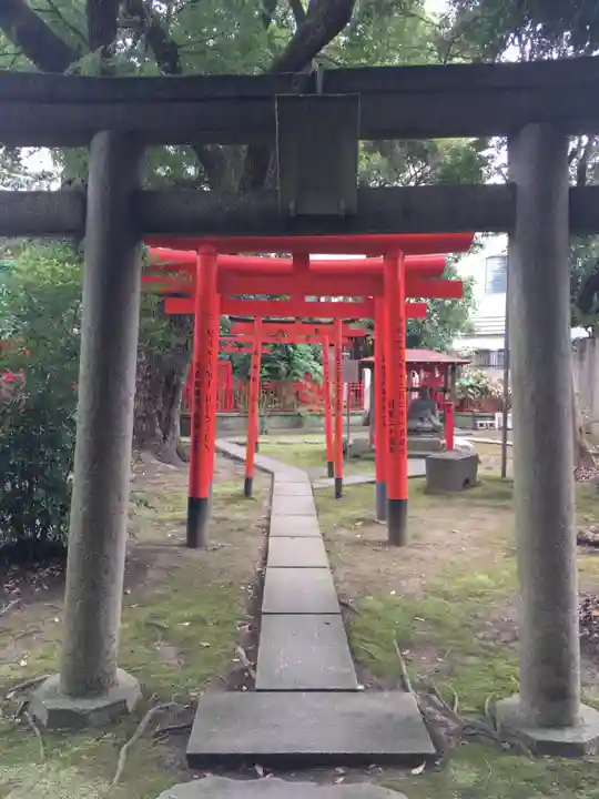 三囲神社の鳥居