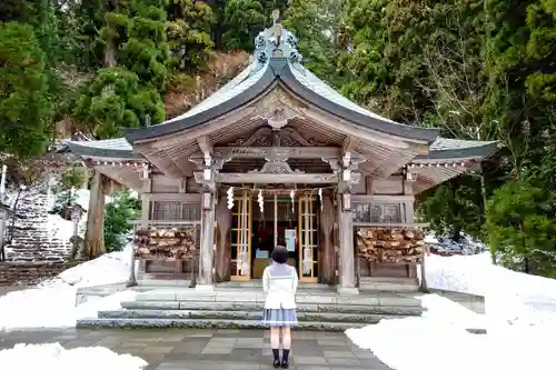 真山神社の本殿