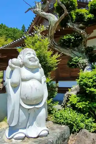 龍春寺の本殿・本堂