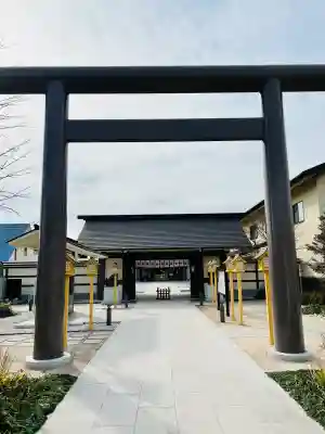 千葉縣護國神社の{uncategorized: "未分類", other: "その他", undefined: "問題あり", building: "その他建物", grave: "お墓", sacred_gate: "鳥居", guardian: "狛犬", statue: "像", buddha: "仏像", history: "歴史", nature: "自然", garden: "庭園", animal: "動物", pagoda: "塔", temizu: "手水舎", mountain_gate: "山門・神門", sanctuary: "本殿・本堂", subordinate: "末社・摂社", art: "芸術", scenery: "景色", jizo: "地蔵", ema: "絵馬", goshuin: "御朱印", omikuji: "おみくじ", items: "授与品その他", amulet: "お守り", goshuincho: "御朱印帳", eats: "食事", festival: "お祭り", votive_dance: "神楽", shichigosan: "七五三参", wedding: "結婚式", experience: "体験その他", initially: "初詣", around: "周辺", anti_infection: "感染症対策"}
