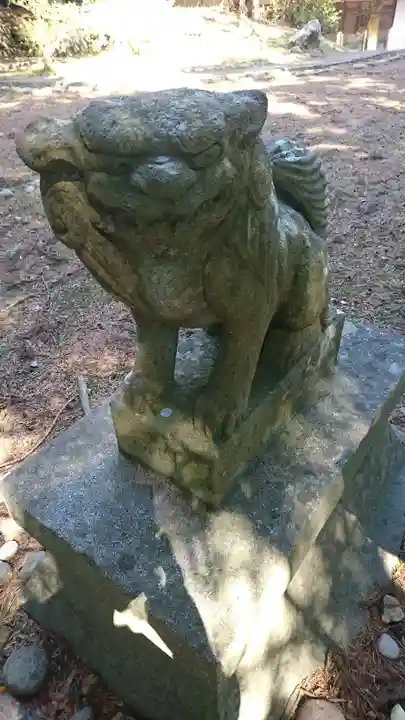 鼻節神社の狛犬