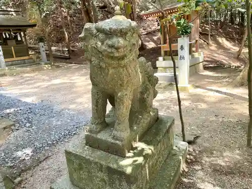 高岸神社の狛犬