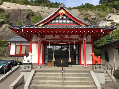 稲荷神社の本殿