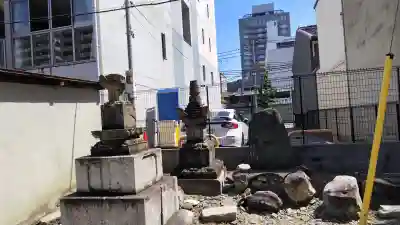 法雲寺の{uncategorized: "未分類", other: "その他", undefined: "問題あり", building: "その他建物", grave: "お墓", sacred_gate: "鳥居", guardian: "狛犬", statue: "像", buddha: "仏像", history: "歴史", nature: "自然", garden: "庭園", animal: "動物", pagoda: "塔", temizu: "手水舎", mountain_gate: "山門・神門", sanctuary: "本殿・本堂", subordinate: "末社・摂社", art: "芸術", scenery: "景色", jizo: "地蔵", ema: "絵馬", goshuin: "御朱印", omikuji: "おみくじ", items: "授与品その他", amulet: "お守り", goshuincho: "御朱印帳", eats: "食事", festival: "お祭り", votive_dance: "神楽", shichigosan: "七五三参", wedding: "結婚式", experience: "体験その他", initially: "初詣", around: "周辺", anti_infection: "感染症対策"}