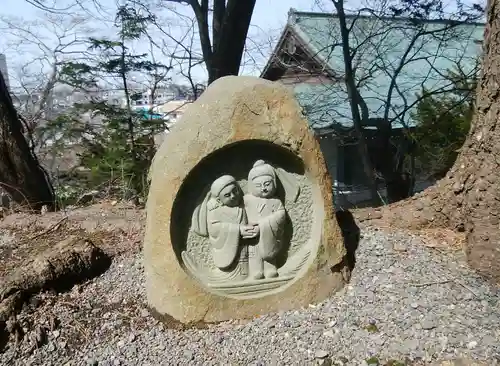 千歳神社の像