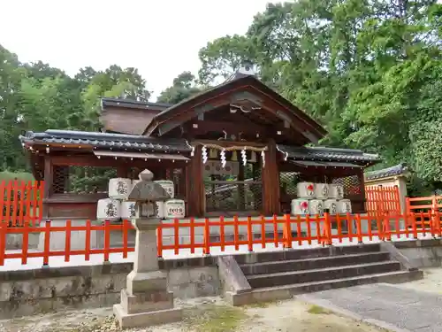 建勲神社の山門