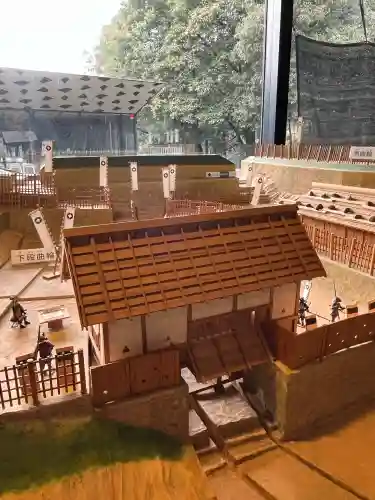 新田神社の{uncategorized: "未分類", other: "その他", undefined: "問題あり", building: "その他建物", grave: "お墓", sacred_gate: "鳥居", guardian: "狛犬", statue: "像", buddha: "仏像", history: "歴史", nature: "自然", garden: "庭園", animal: "動物", pagoda: "塔", temizu: "手水舎", mountain_gate: "山門・神門", sanctuary: "本殿・本堂", subordinate: "末社・摂社", art: "芸術", scenery: "景色", jizo: "地蔵", ema: "絵馬", goshuin: "御朱印", omikuji: "おみくじ", items: "授与品その他", amulet: "お守り", goshuincho: "御朱印帳", eats: "食事", festival: "お祭り", votive_dance: "神楽", shichigosan: "七五三参", wedding: "結婚式", experience: "体験その他", initially: "初詣", around: "周辺", anti_infection: "感染症対策"}