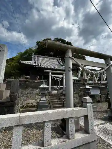 金谷神社の{uncategorized: "未分類", other: "その他", undefined: "問題あり", building: "その他建物", grave: "お墓", sacred_gate: "鳥居", guardian: "狛犬", statue: "像", buddha: "仏像", history: "歴史", nature: "自然", garden: "庭園", animal: "動物", pagoda: "塔", temizu: "手水舎", mountain_gate: "山門・神門", sanctuary: "本殿・本堂", subordinate: "末社・摂社", art: "芸術", scenery: "景色", jizo: "地蔵", ema: "絵馬", goshuin: "御朱印", omikuji: "おみくじ", items: "授与品その他", amulet: "お守り", goshuincho: "御朱印帳", eats: "食事", festival: "お祭り", votive_dance: "神楽", shichigosan: "七五三参", wedding: "結婚式", experience: "体験その他", initially: "初詣", around: "周辺", anti_infection: "感染症対策"}
