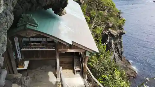 石室神社の本殿・本堂