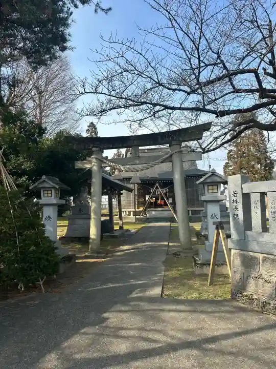 蜷川荘総鎮守 八坂神社の{uncategorized: "未分類", other: "その他", undefined: "問題あり", building: "その他建物", grave: "お墓", sacred_gate: "鳥居", guardian: "狛犬", statue: "像", buddha: "仏像", history: "歴史", nature: "自然", garden: "庭園", animal: "動物", pagoda: "塔", temizu: "手水舎", mountain_gate: "山門・神門", sanctuary: "本殿・本堂", subordinate: "末社・摂社", art: "芸術", scenery: "景色", jizo: "地蔵", ema: "絵馬", goshuin: "御朱印", omikuji: "おみくじ", items: "授与品その他", amulet: "お守り", goshuincho: "御朱印帳", eats: "食事", festival: "お祭り", votive_dance: "神楽", shichigosan: "七五三参", wedding: "結婚式", experience: "体験その他", initially: "初詣", around: "周辺", anti_infection: "感染症対策"}
