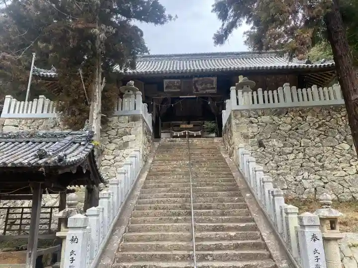 粒坐天照神社の{uncategorized: "未分類", other: "その他", undefined: "問題あり", building: "その他建物", grave: "お墓", sacred_gate: "鳥居", guardian: "狛犬", statue: "像", buddha: "仏像", history: "歴史", nature: "自然", garden: "庭園", animal: "動物", pagoda: "塔", temizu: "手水舎", mountain_gate: "山門・神門", sanctuary: "本殿・本堂", subordinate: "末社・摂社", art: "芸術", scenery: "景色", jizo: "地蔵", ema: "絵馬", goshuin: "御朱印", omikuji: "おみくじ", items: "授与品その他", amulet: "お守り", goshuincho: "御朱印帳", eats: "食事", festival: "お祭り", votive_dance: "神楽", shichigosan: "七五三参", wedding: "結婚式", experience: "体験その他", initially: "初詣", around: "周辺", anti_infection: "感染症対策"}