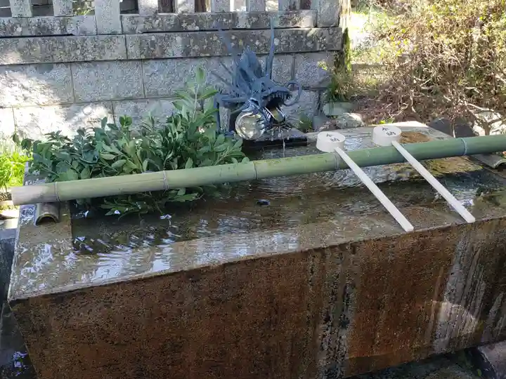 脇子八幡宮の手水舎