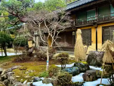 黒石寺の{uncategorized: "未分類", other: "その他", undefined: "問題あり", building: "その他建物", grave: "お墓", sacred_gate: "鳥居", guardian: "狛犬", statue: "像", buddha: "仏像", history: "歴史", nature: "自然", garden: "庭園", animal: "動物", pagoda: "塔", temizu: "手水舎", mountain_gate: "山門・神門", sanctuary: "本殿・本堂", subordinate: "末社・摂社", art: "芸術", scenery: "景色", jizo: "地蔵", ema: "絵馬", goshuin: "御朱印", omikuji: "おみくじ", items: "授与品その他", amulet: "お守り", goshuincho: "御朱印帳", eats: "食事", festival: "お祭り", votive_dance: "神楽", shichigosan: "七五三参", wedding: "結婚式", experience: "体験その他", initially: "初詣", around: "周辺", anti_infection: "感染症対策"}
